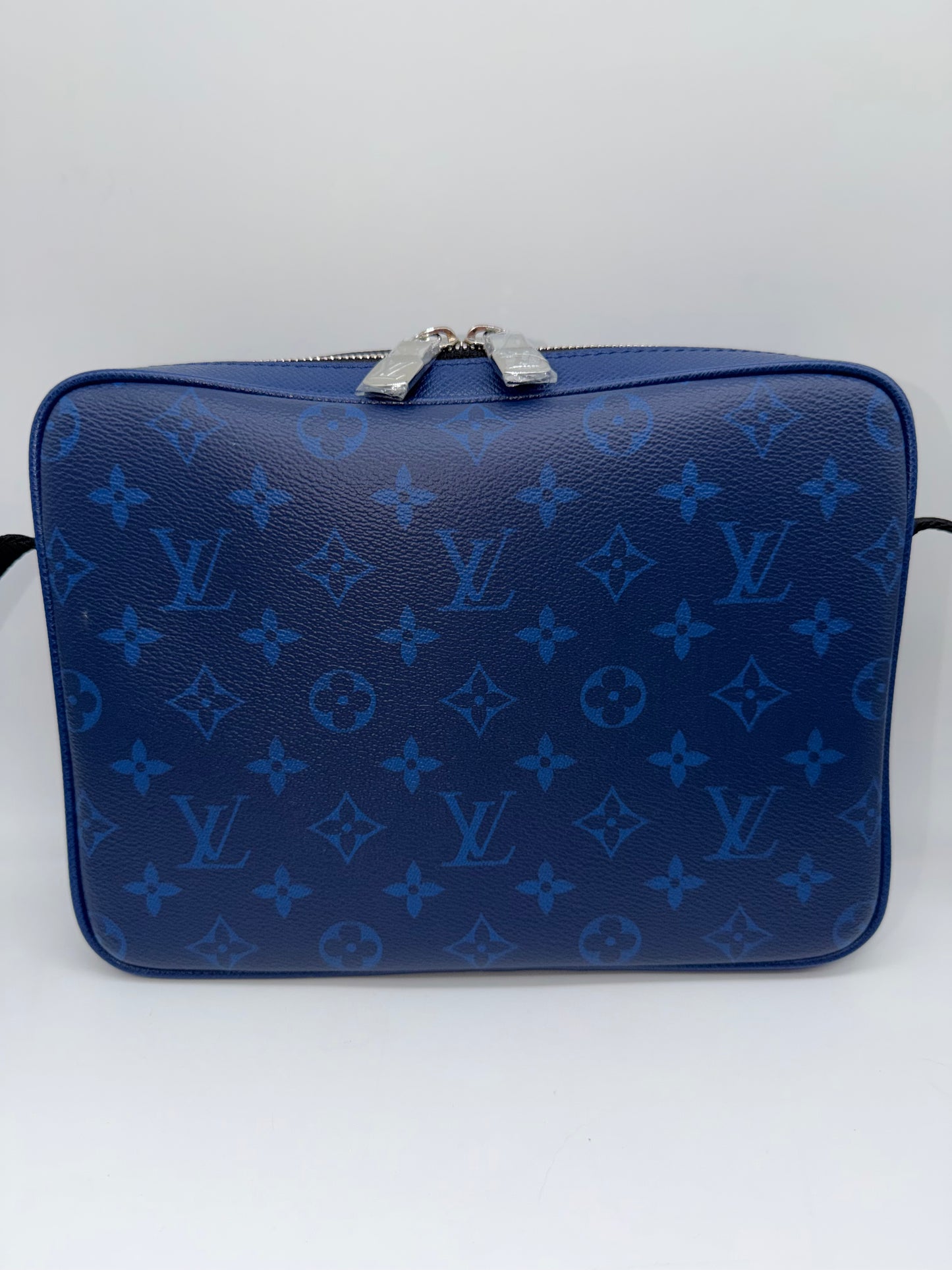 Louis Vuitton Outdoor Messenger Taigarama