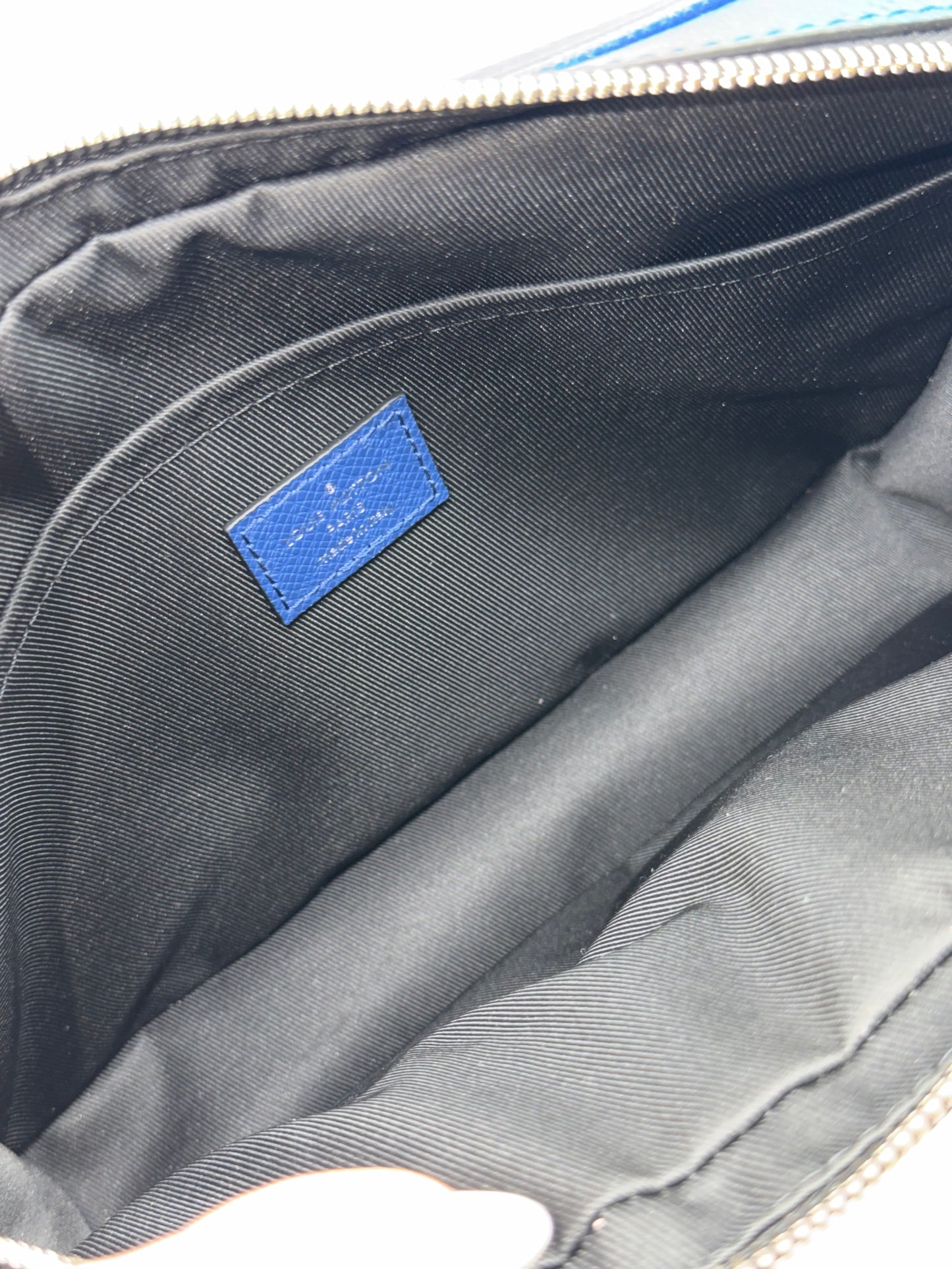 Louis Vuitton Outdoor Messenger Taigarama