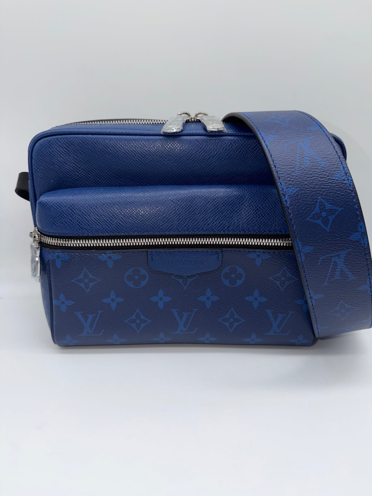 Louis Vuitton Outdoor Messenger Taigarama