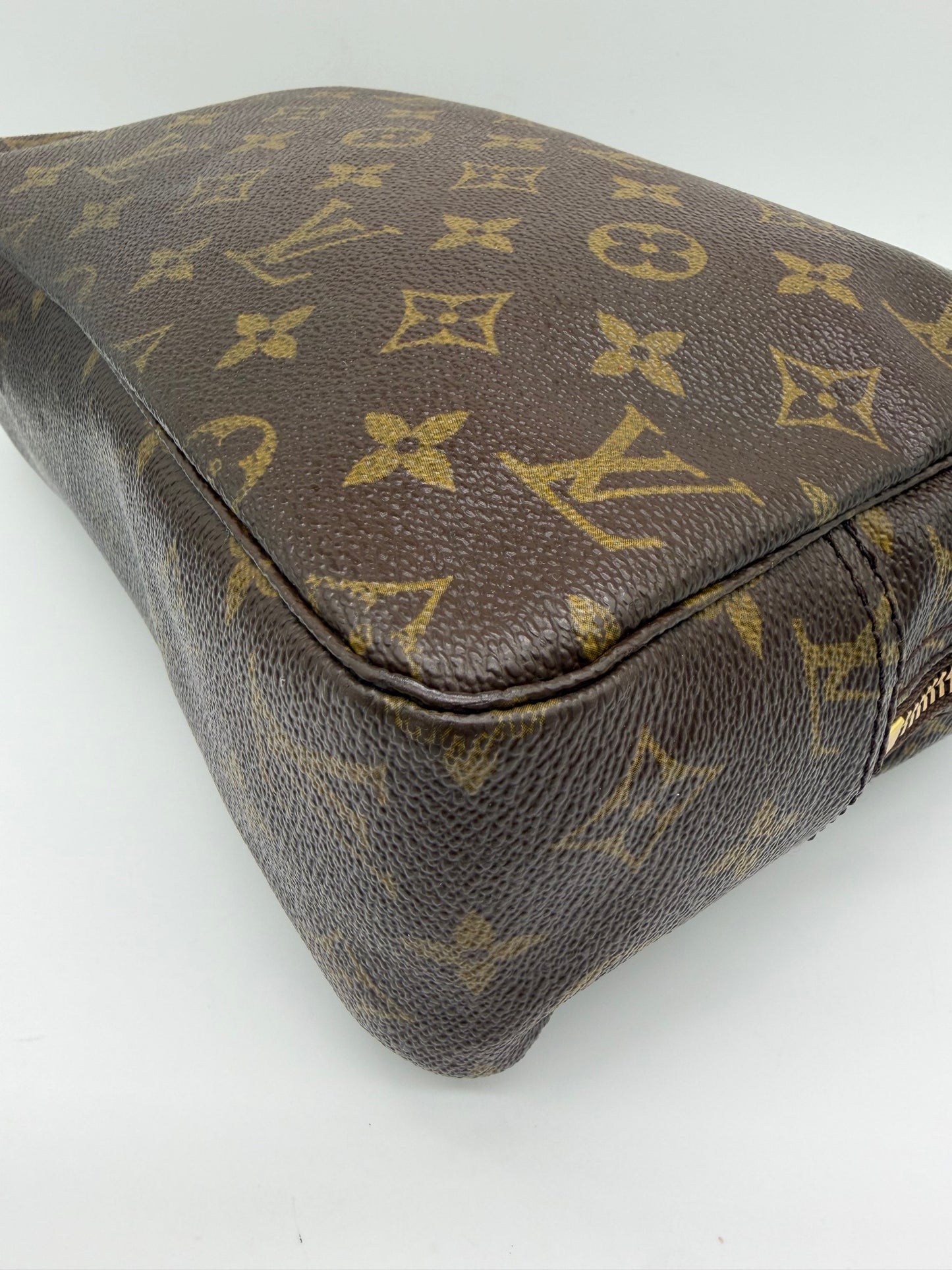 Louis Vuitton Trousse Toilette 28